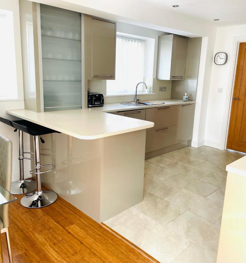 Sunny Corner, Padstow. Spacious 3 Bedrooms, 2.5 Bathrooms, Parking, Garden. Exterior photo