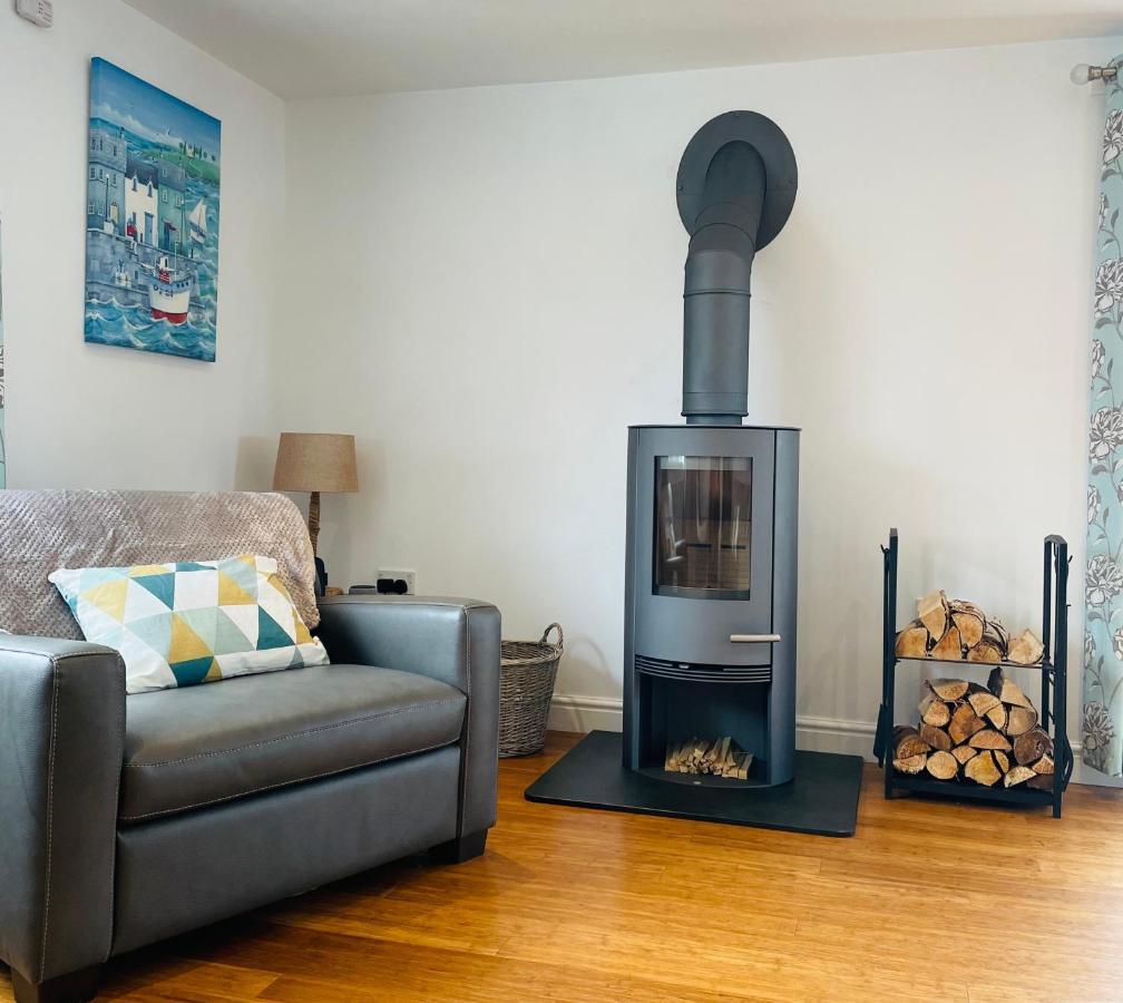 Sunny Corner, Padstow. Spacious 3 Bedrooms, 2.5 Bathrooms, Parking, Garden. Exterior photo